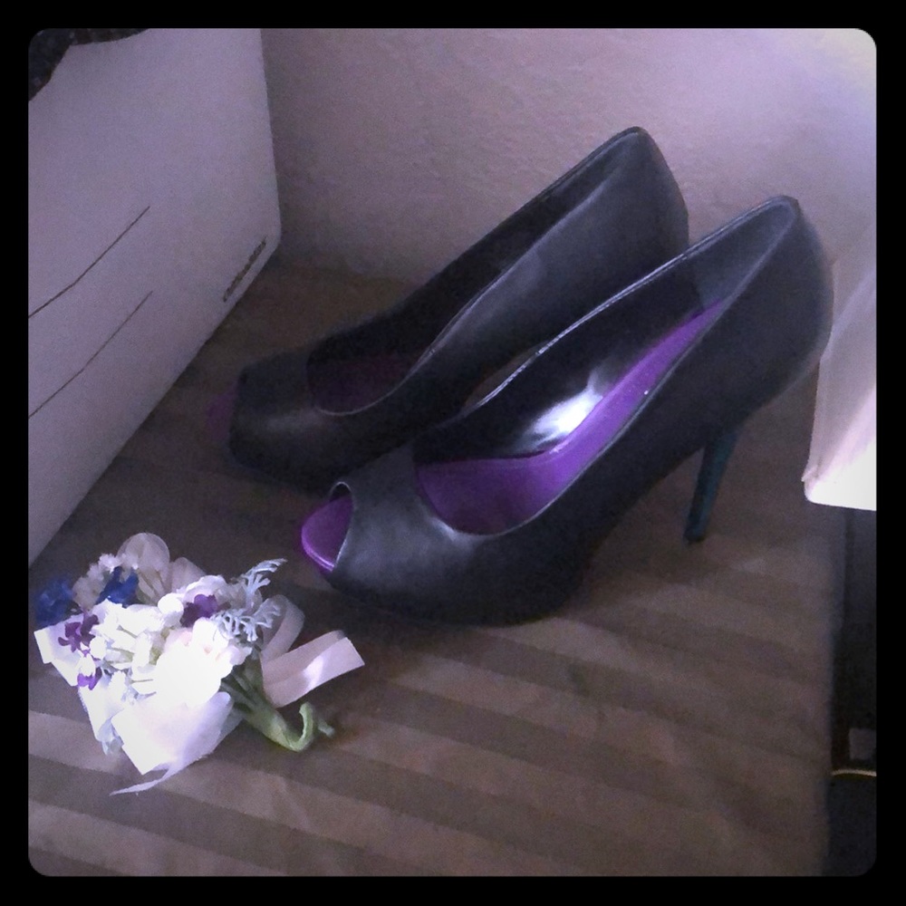 Jennifer Lopez high heel shoes